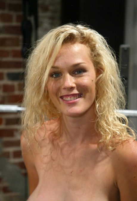 Natural Blonde XXX Pictures